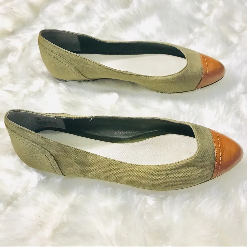 Lands End Canvas Pointed Leather Toe Flat Size 6 - Image 2