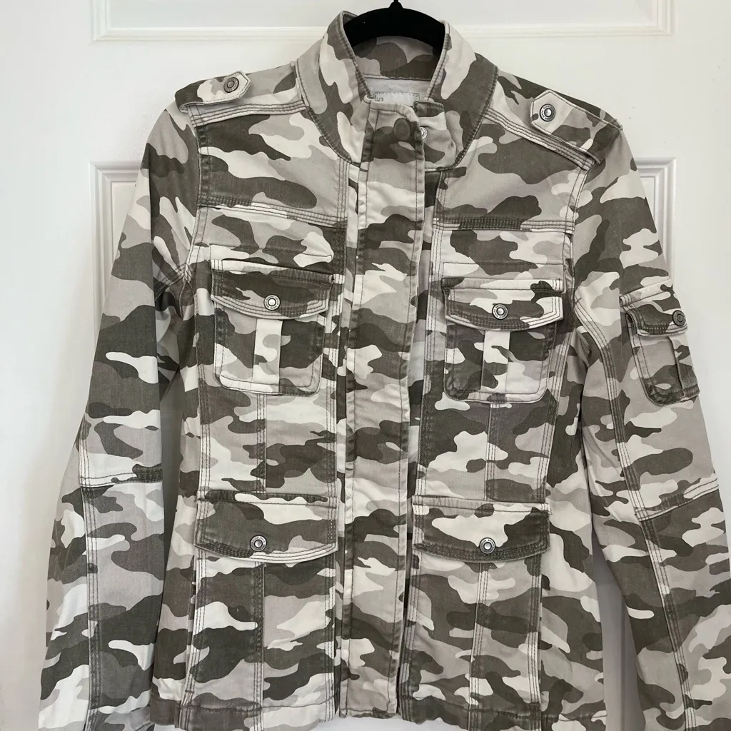 Kensie Women's Camouflage Utility Jacket in Olive Greens Size S - Image 7