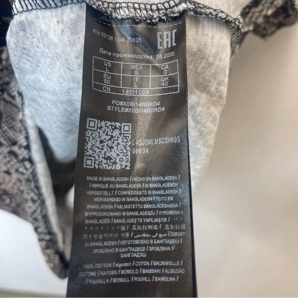 Guess Women’s Size Large Snake Print Skull Tee Top Black and Gray Sequin Rock - Image 5