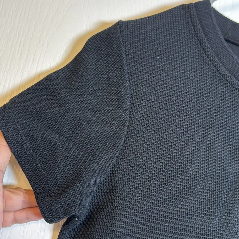 Zara Trafaluc Fall/Winter Black Textured Crop Top Size Small EUC #2557-OC - Image 2