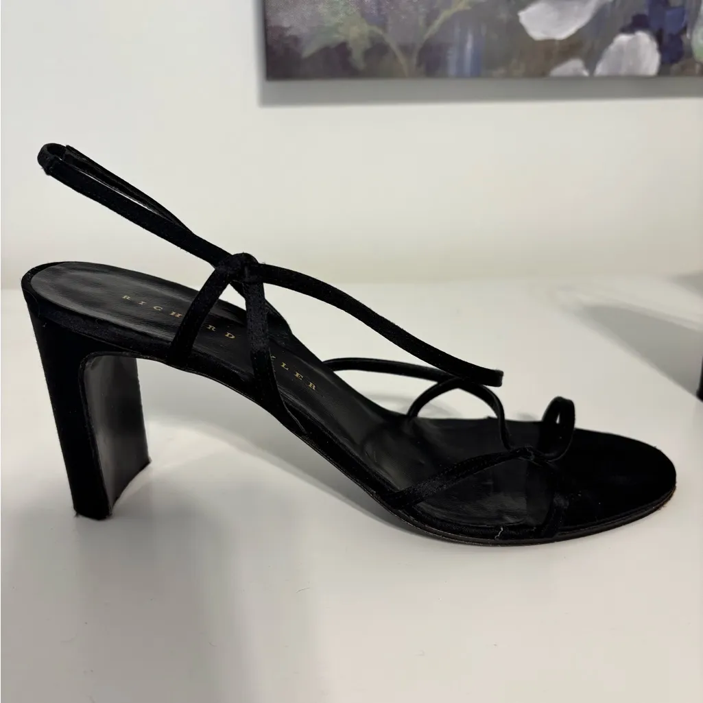 Richard Tyler Vintage Made in Italy WELL WORN formal Satin Heels Sandals Size 8 Black - Image 2