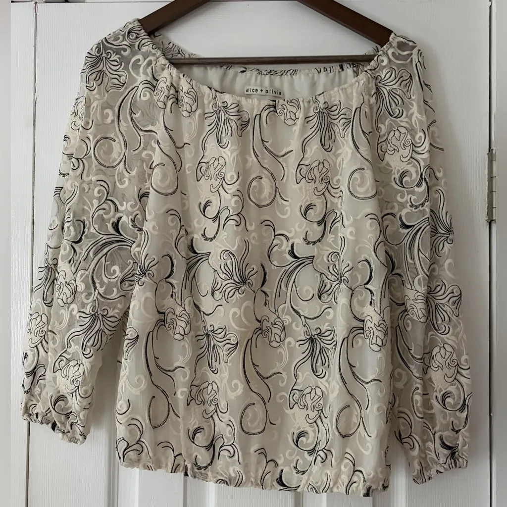 Alice + Olivia Black and Cream Patterned Blouse Est. Medium EUC - Image 2