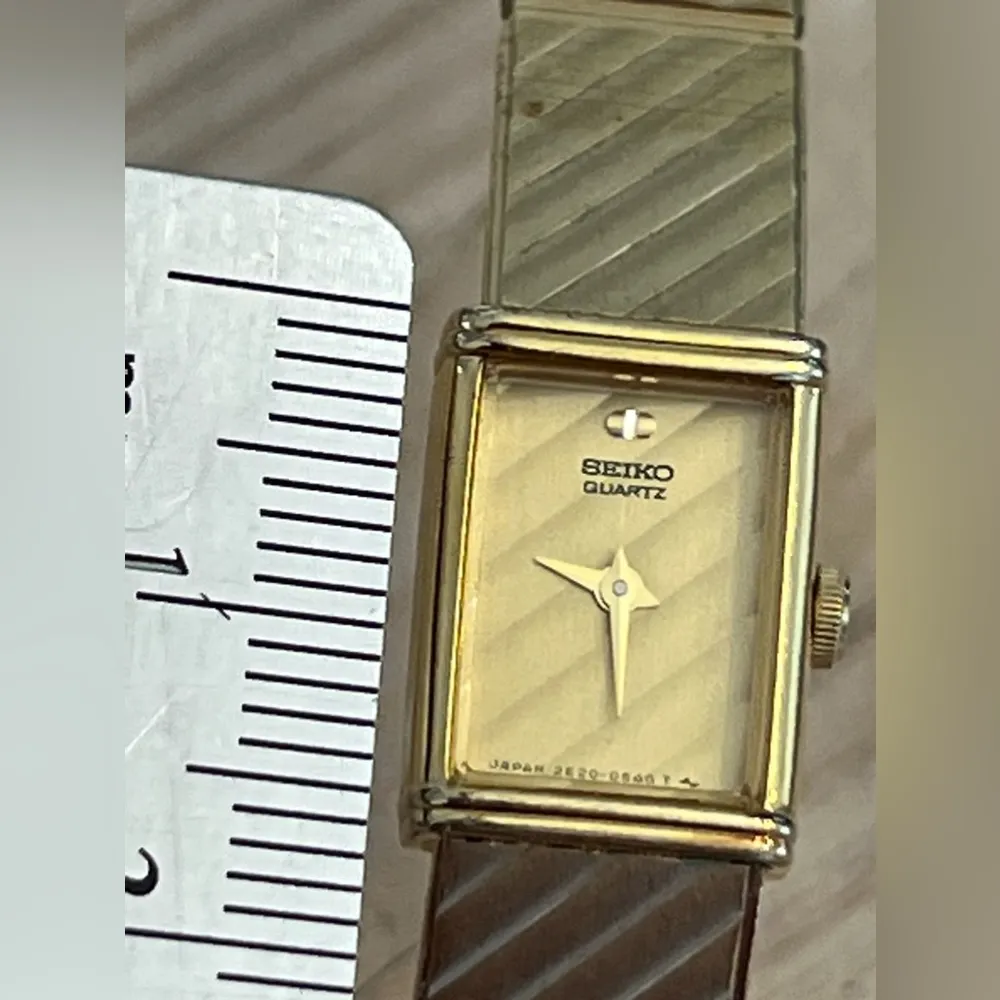 Seiko Ladies Watch Vintage Striped Gold Tone Bracelet and Dial - Image 10