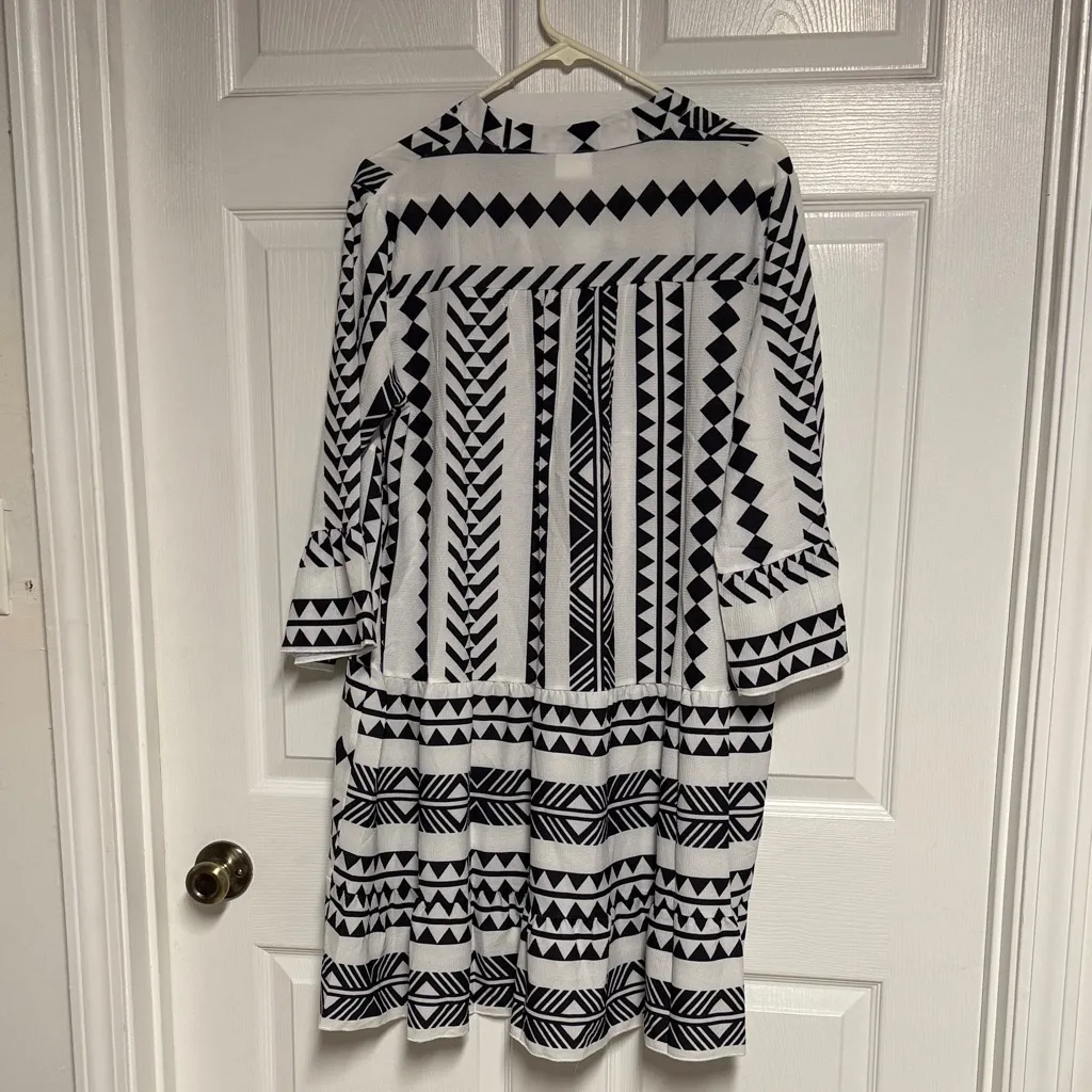 Chic Black and White Geometric Tunic Dress Size undefined - Image 7