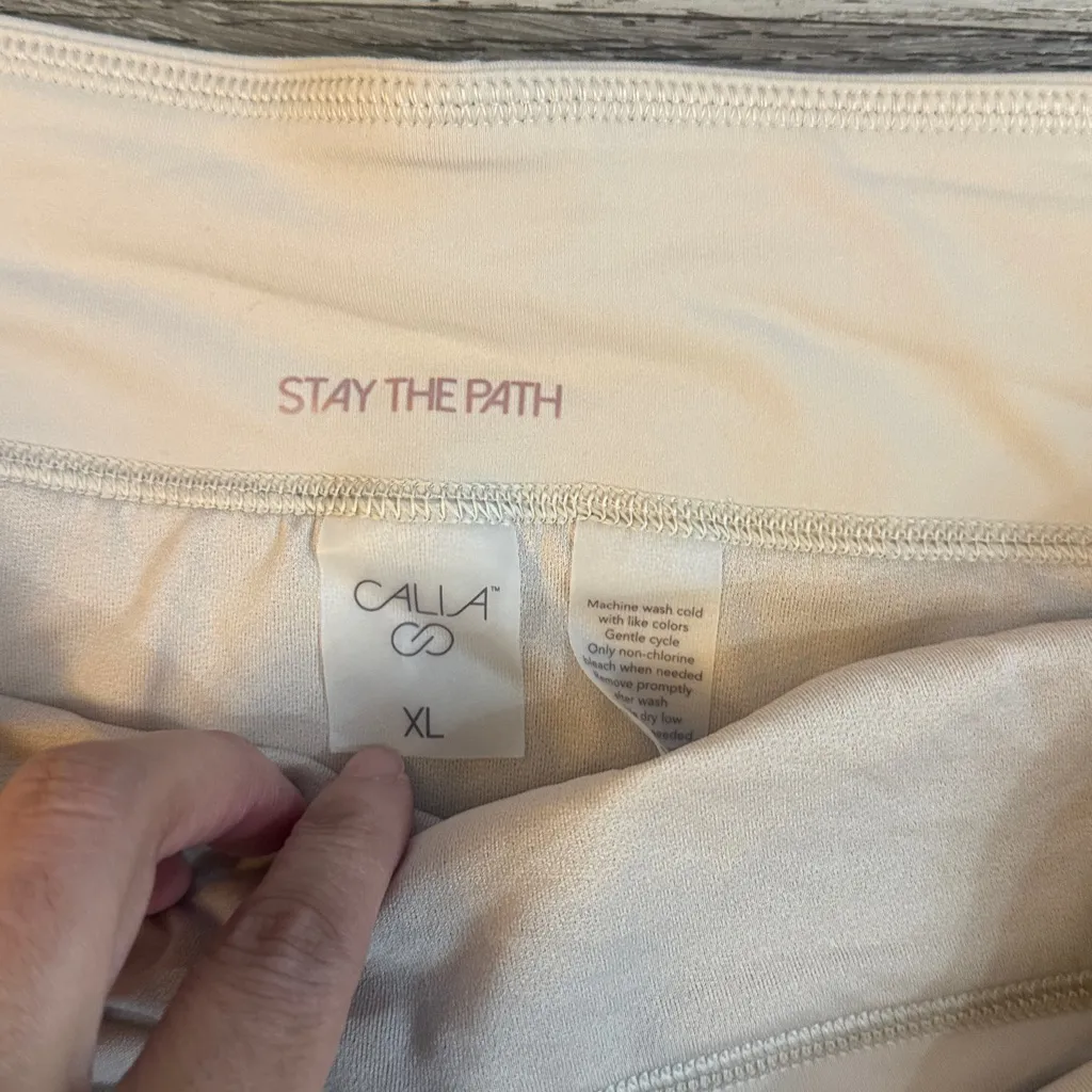 Women's Beige and White Athletic Shorts Kick it Up Performance Short 3” Size XL - Image 4