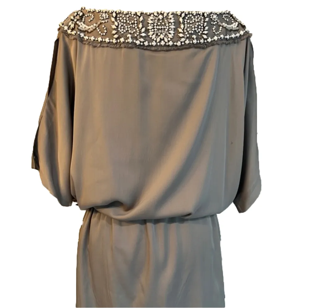 Alice + Olivia gray beaded collar shift dress with corded belt, Size M NWT - Image 4