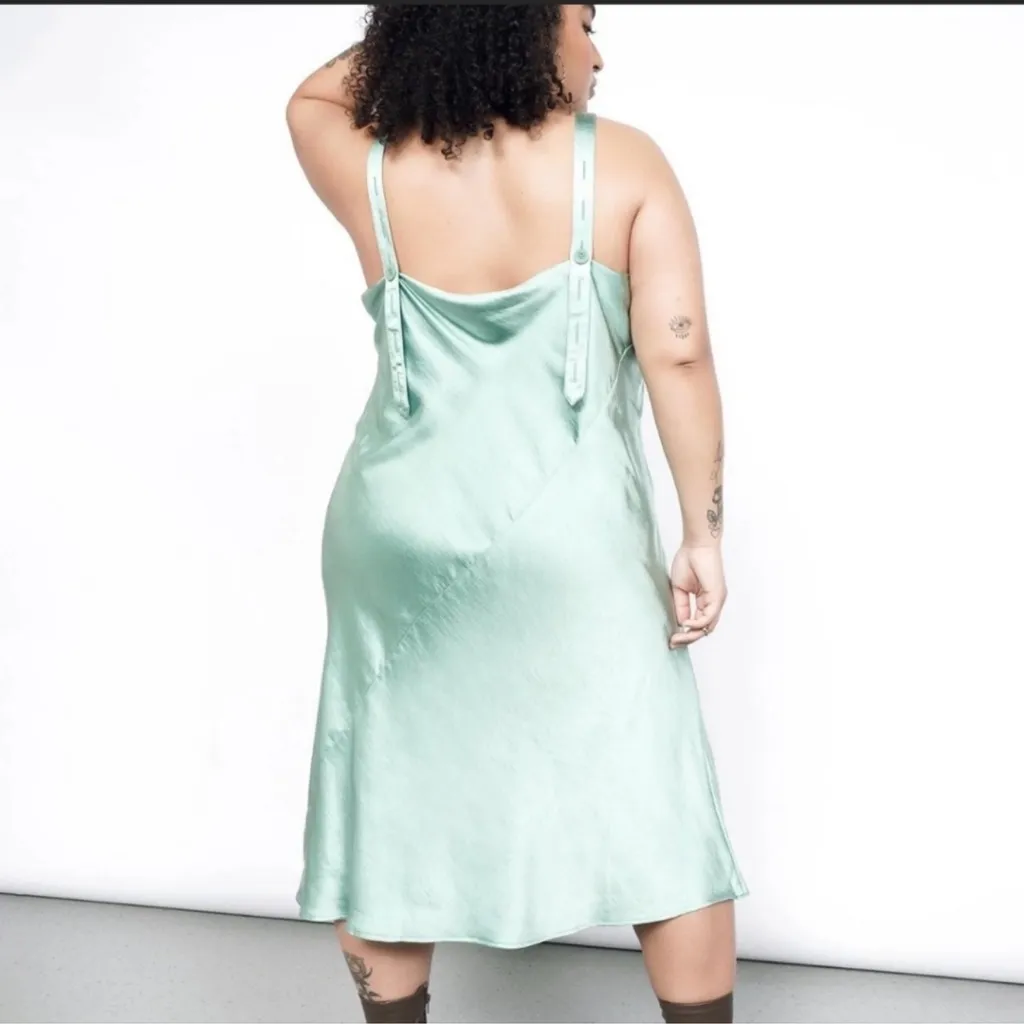 Wildfang empower satin midi dress mermaid green Size L - Image 2