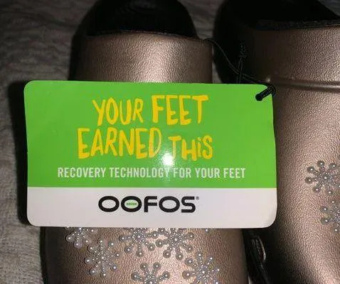 OOFOS Nursing Clogs - Image 3
