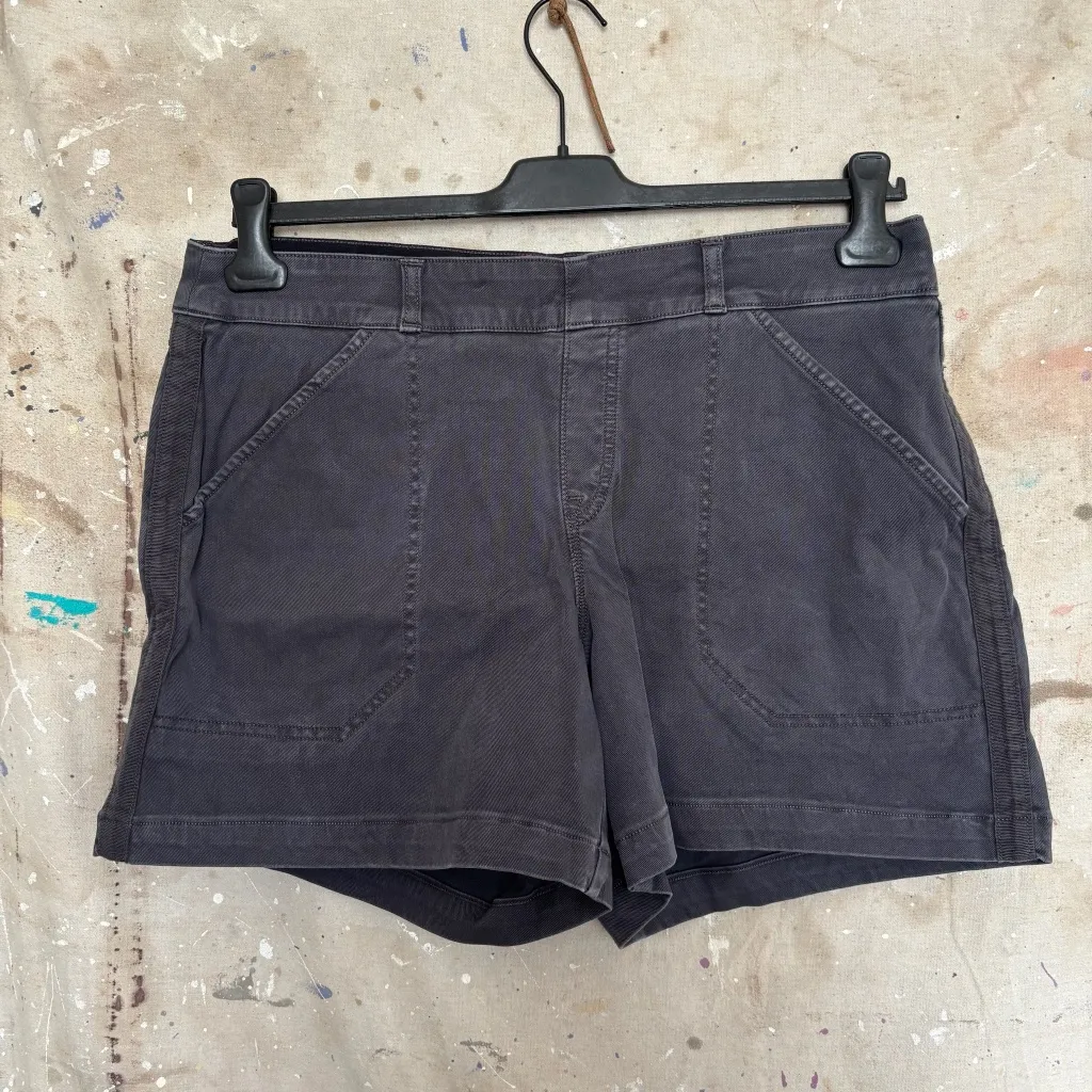 Bundle of Two Spanx Pull On Shorts On the Go and Twill Stretch - Image 4