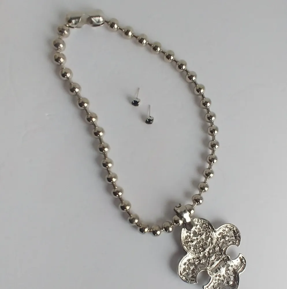 Bold Crystal Fleur de Lis Pendant Necklace Silver - Image 5