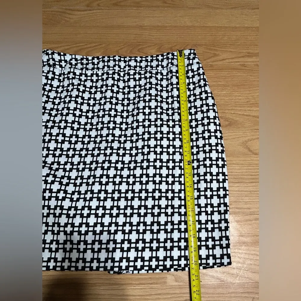 🏷️🏷️Cynthia Rowley women’s 8 fitted black/white print mini skirt - Image 4