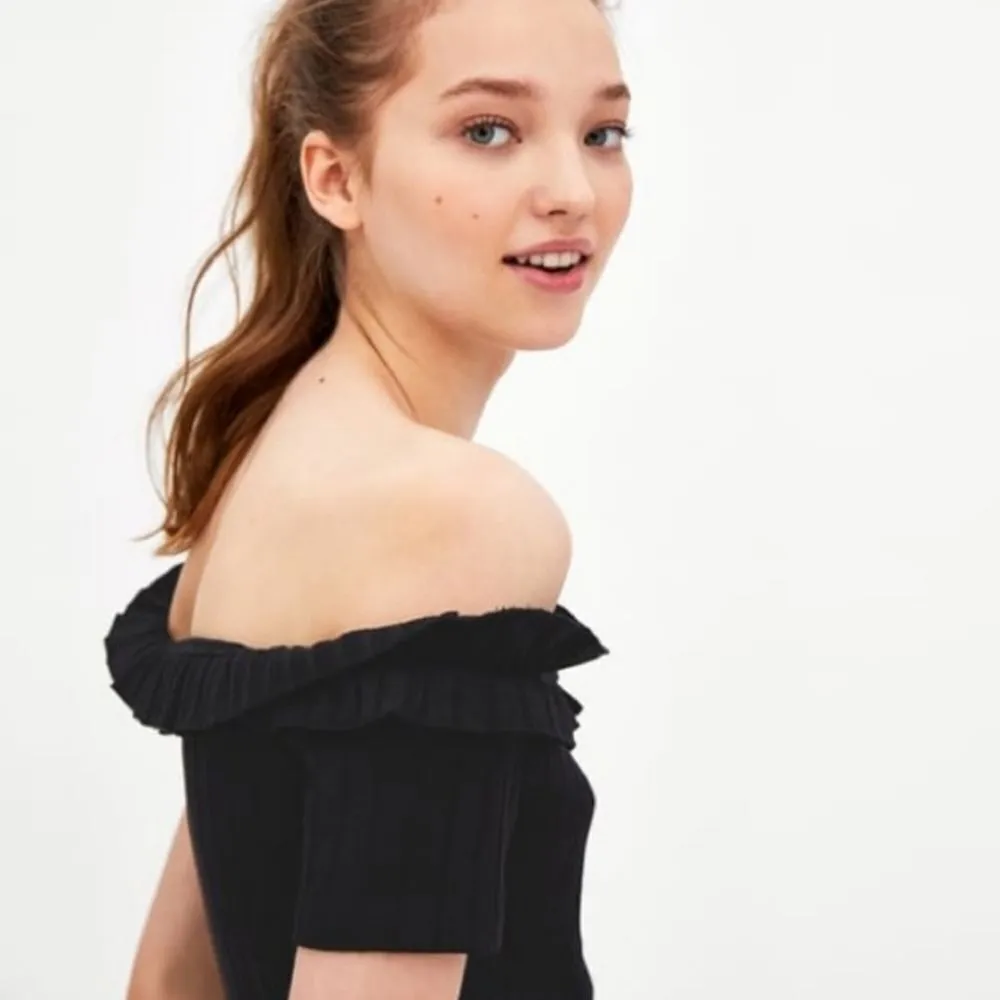 Zara Trafaluc Black Ruffle Off the Shoulder Top (S) - Image 3