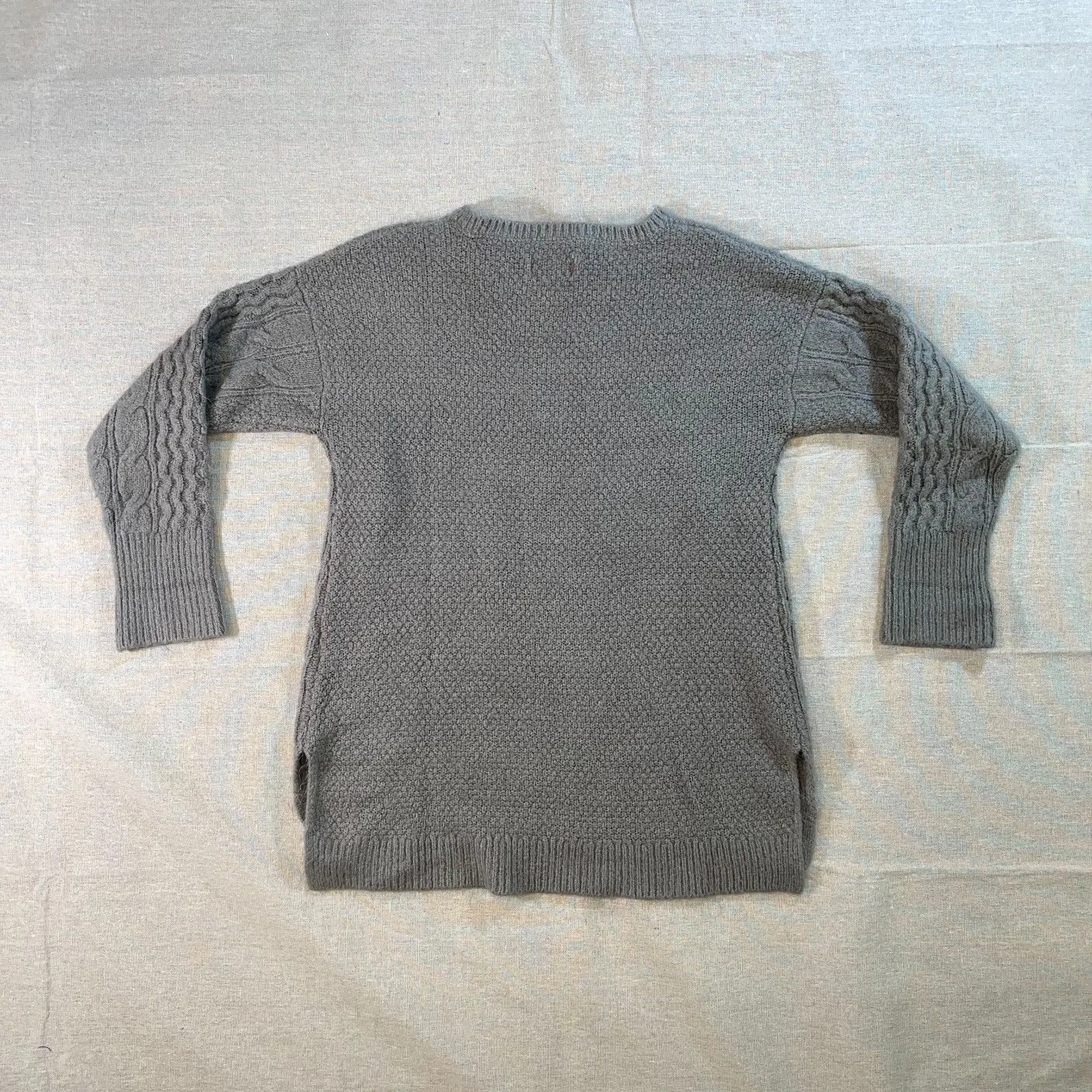 Elle | Gray Cable Knit 3/4 Length Sleeve Sweater | Small - Image 2