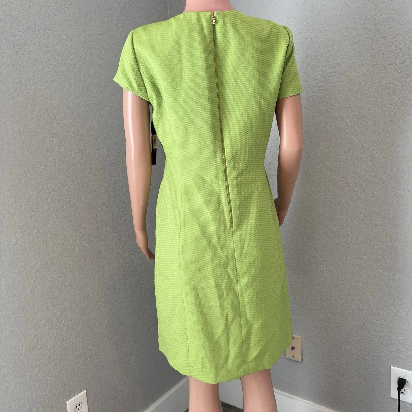 TAHARI Arthur S. Levine Olive Green Fitted Pencil Dress Sz 8 NWT MSPR $128.00 - Image 10