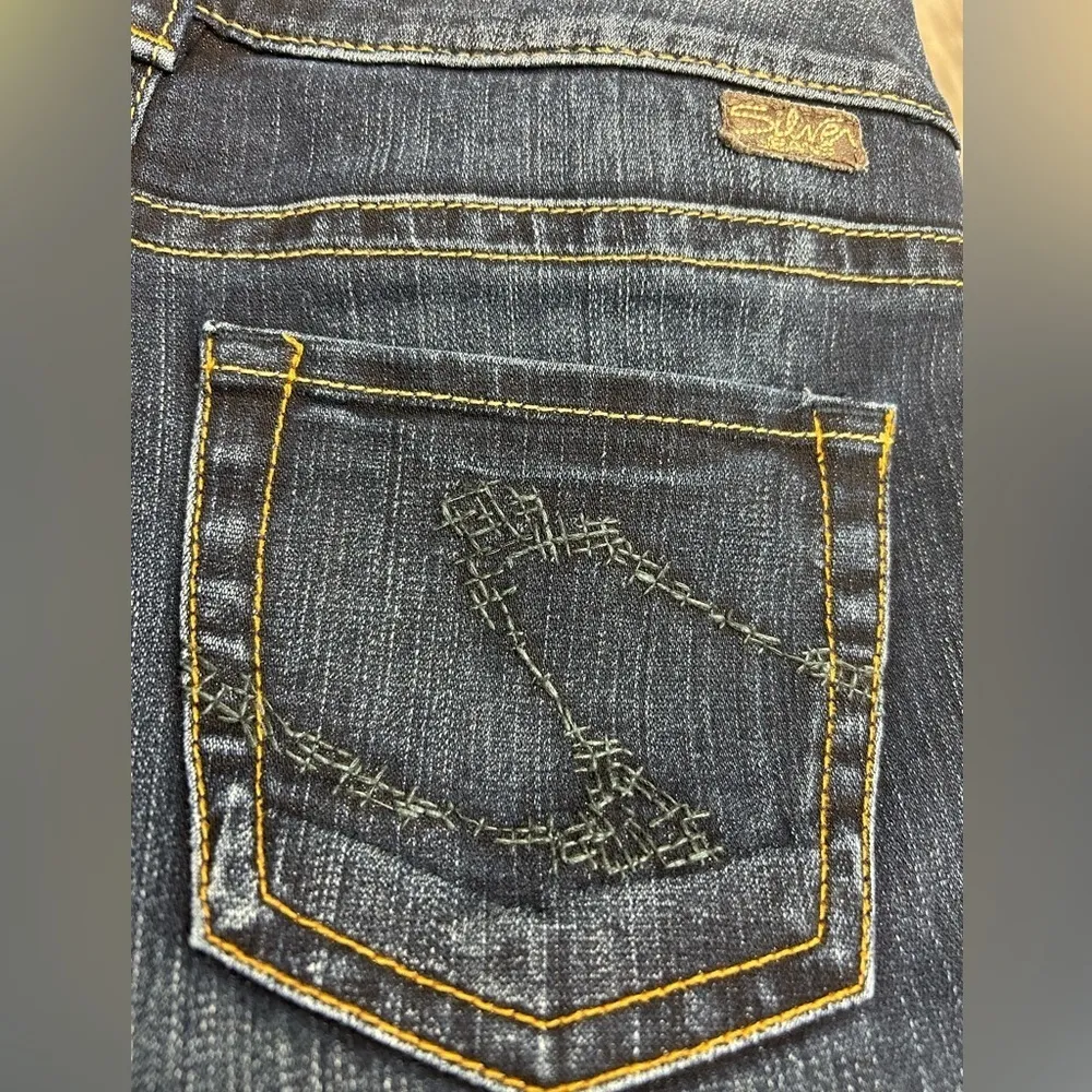 Silver Jean Suki - Size 27 - Dark wash - EUC - Image 4