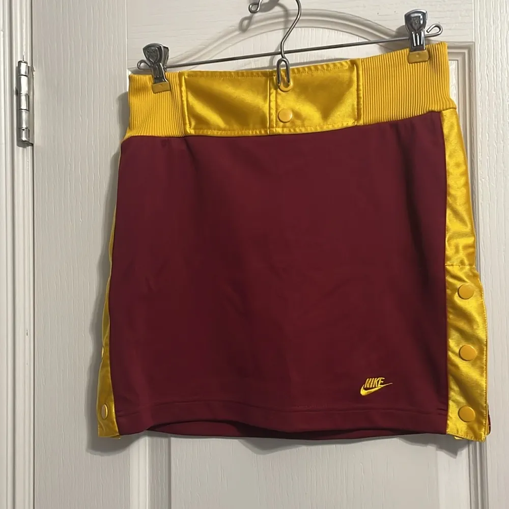 💖 Nike Y2K Breakaway Side Snap Mini Skirt - Image 2