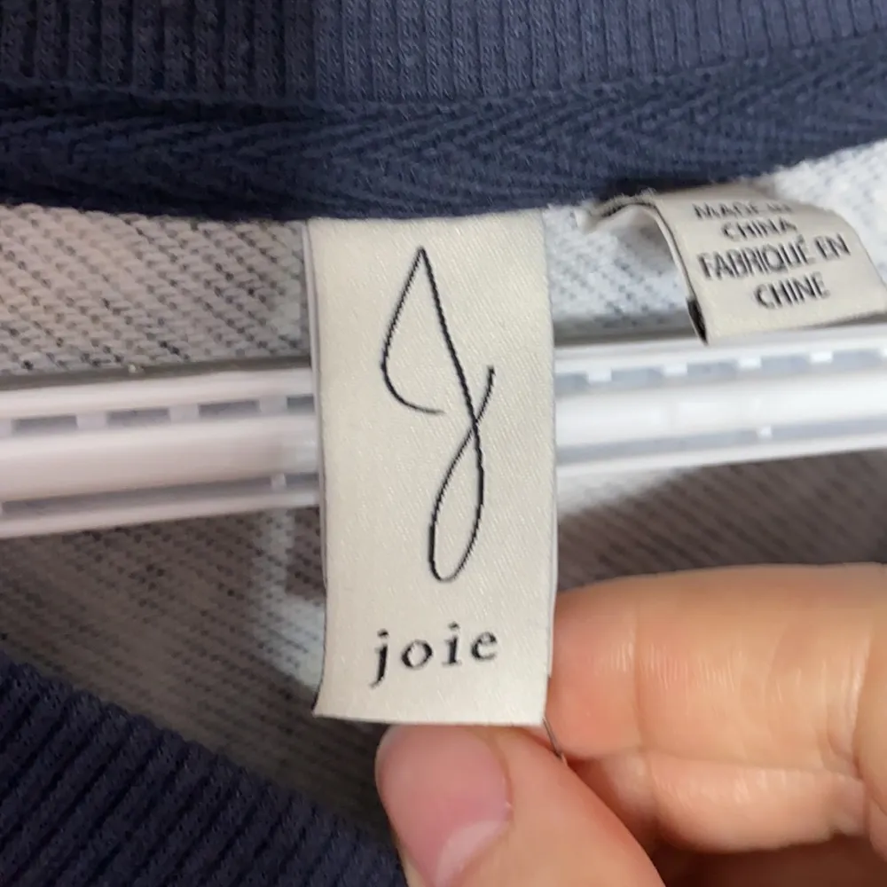 Joie floral print cropped Crewneck sweatshirt with thumb holes size L - Image 8