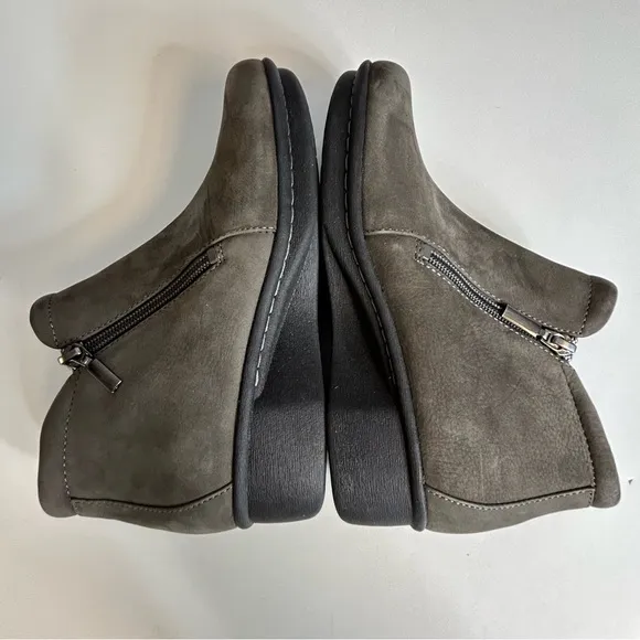 Dansko Lee Nubuck Zip Up‎ Ankle Boots - size 6 - Image 7