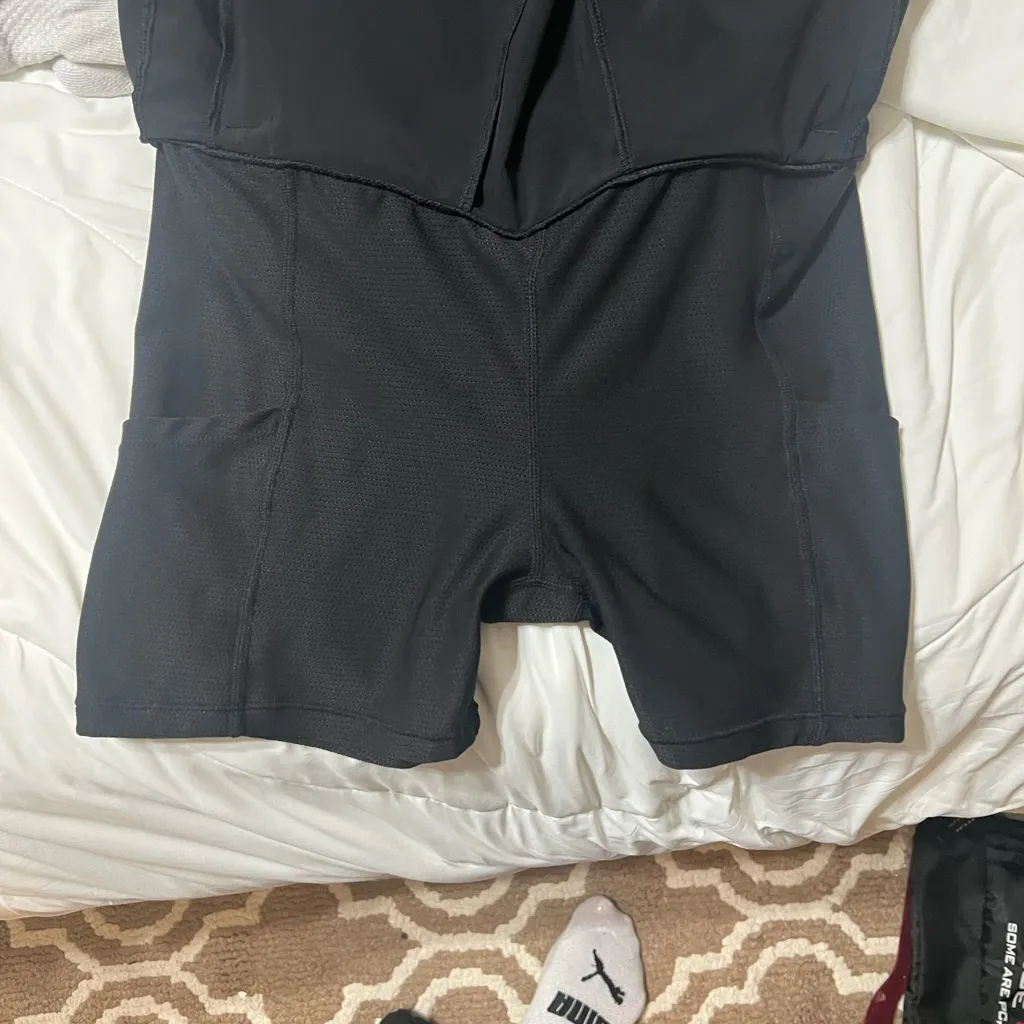 Athleta Classic Black Skort with 6 pockets! 4 zipped. - Image 6