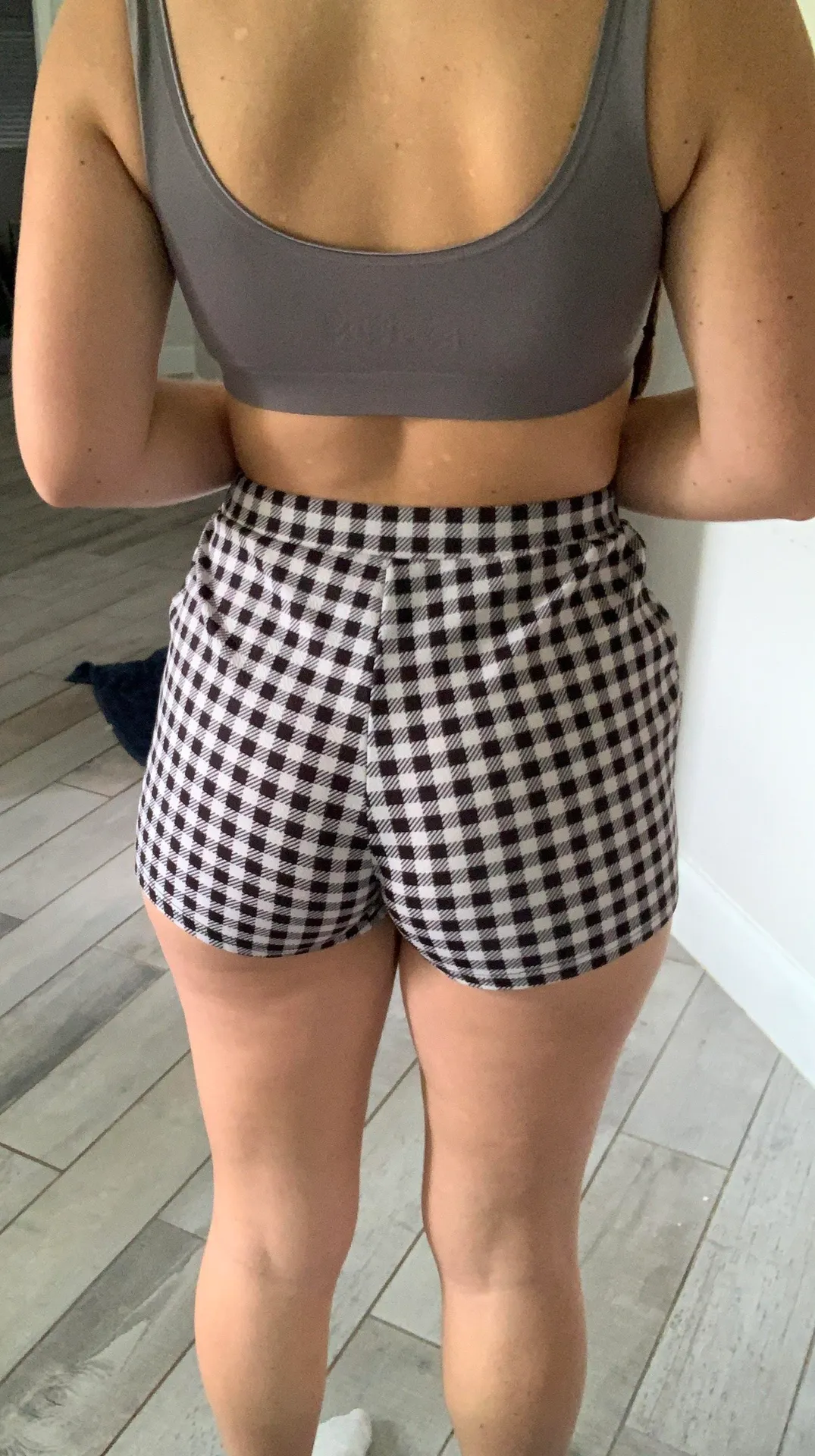Checker Shorts Size M - Image 3