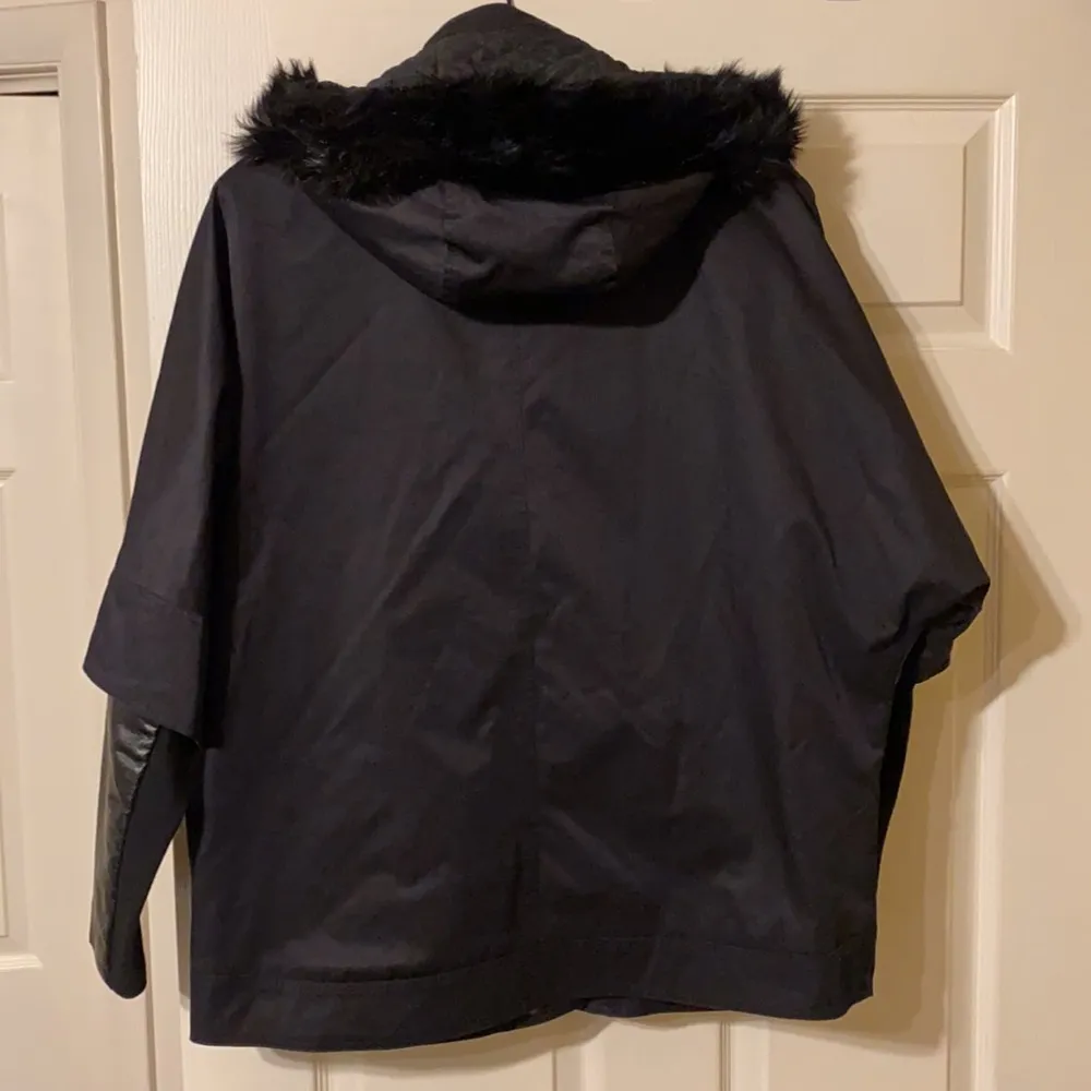 Simply Vera Vera Wang oversized faux fur black hooded coat, size small - Image 2