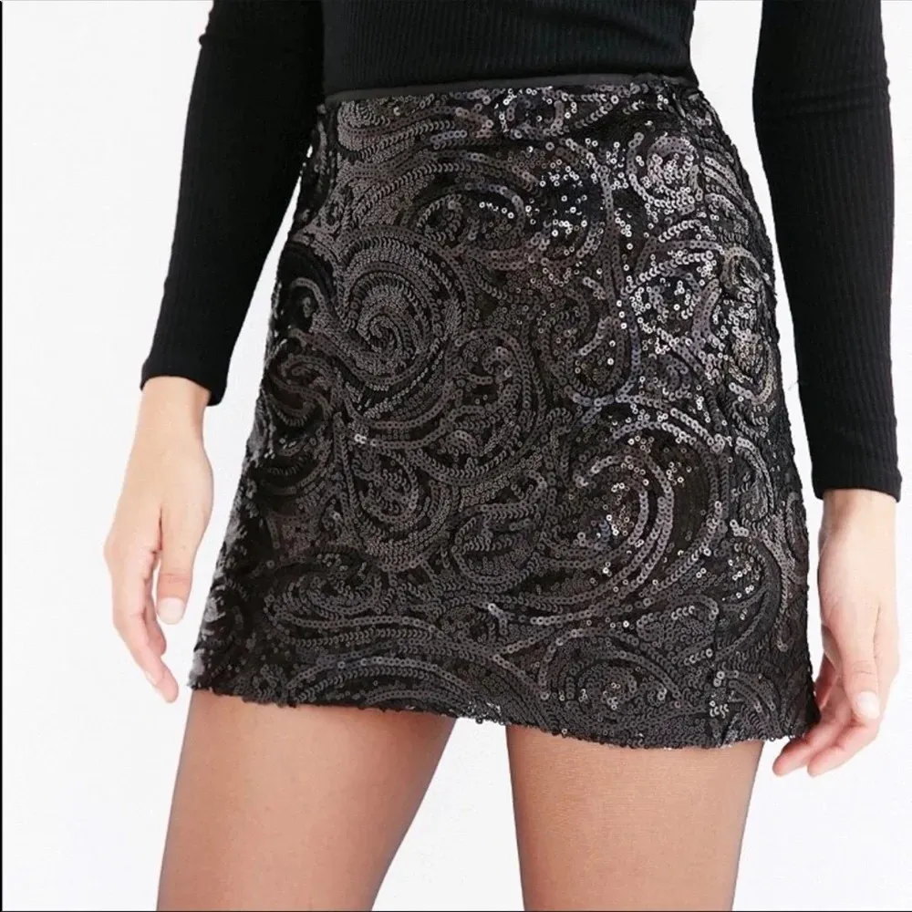 Silence + Noise NWT brown sequin party mini skirt - Image 2