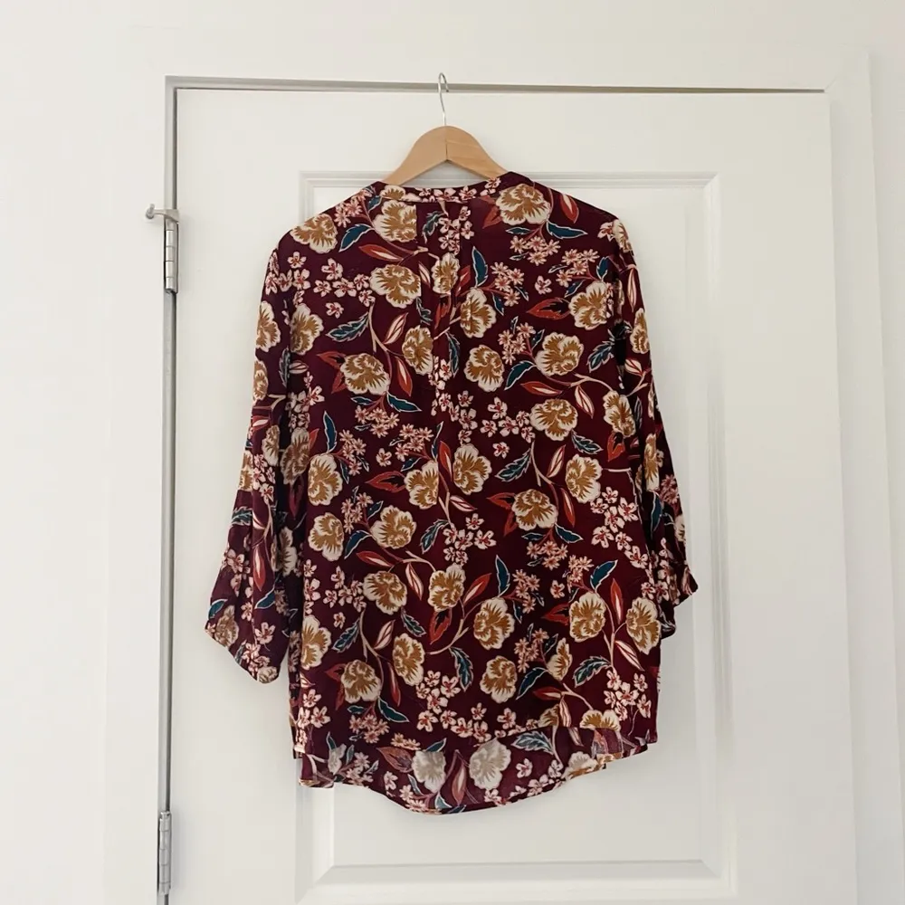 NWT StitchFix Daniel Rainn Amely Split Neck Top Burgundy Floral 2X - Image 4