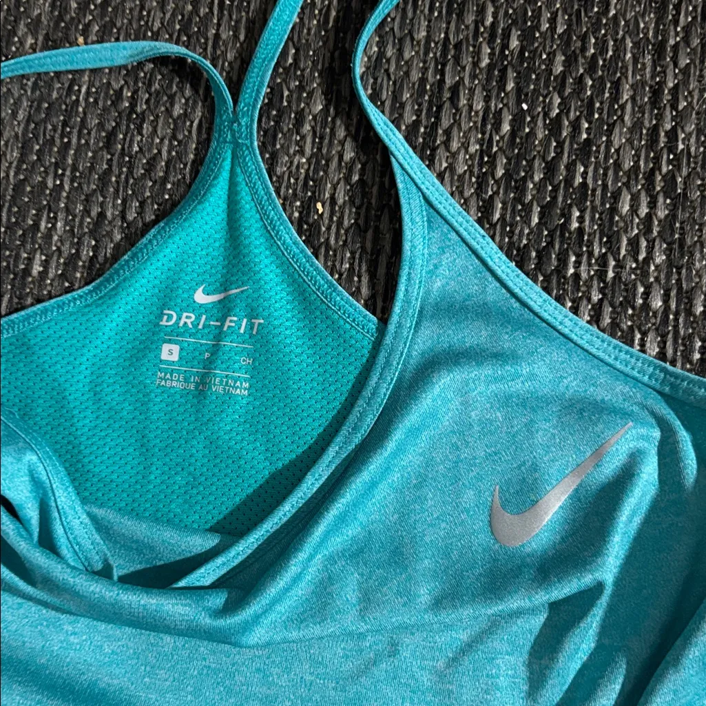 Nike dri-fit racerback tank tops - Image 4