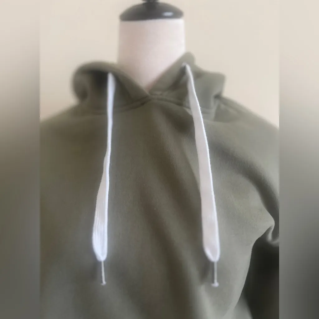 Green Pullover Hoodie with Ribbed Cuffs Size undefined - Image 3