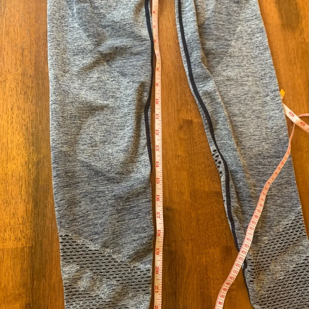 PINK Victoria Secret seamless workout leggings. Gray/navy size Small - Image 5