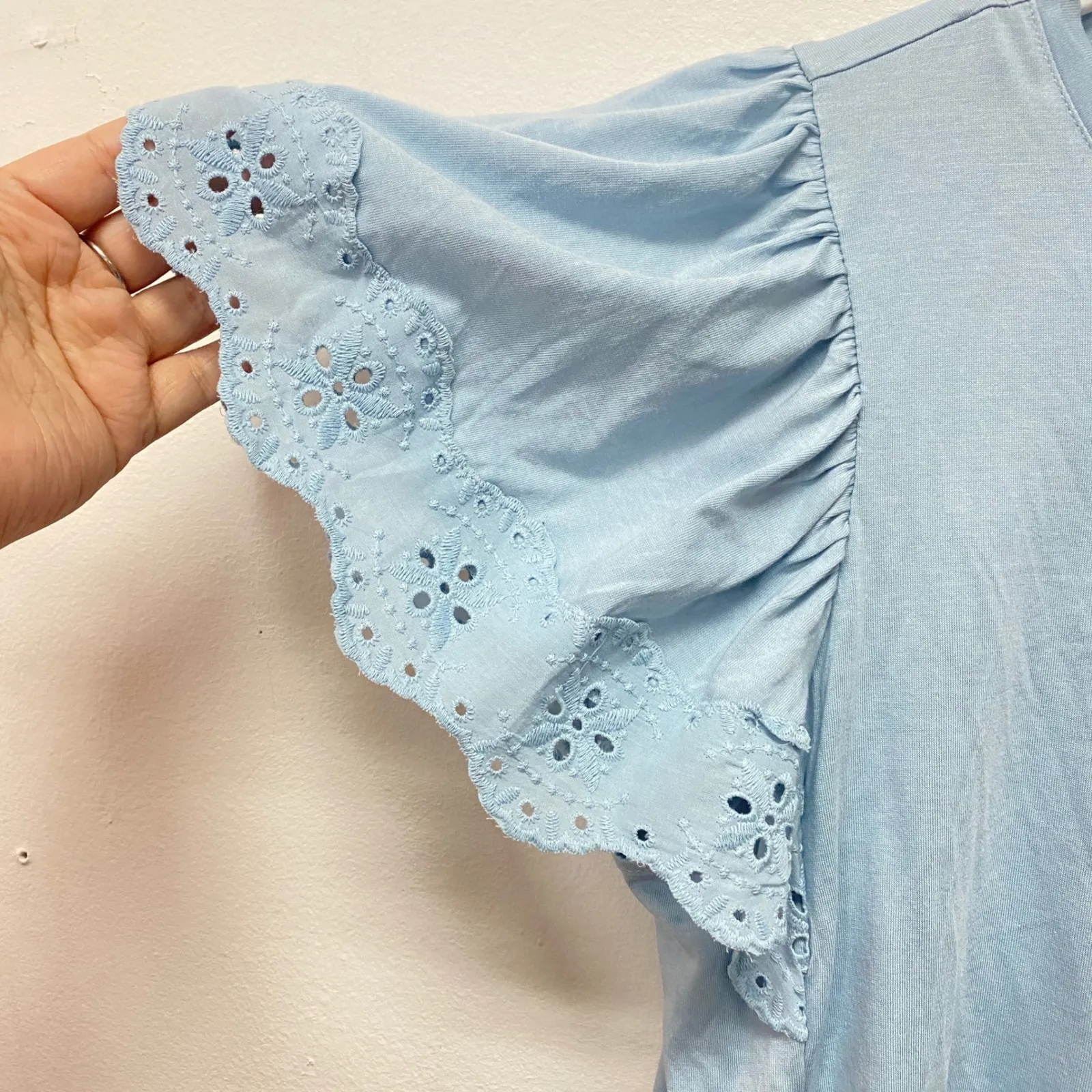 Tahari Ash Blue Eyelet Flutter Sleeve Tee Modal Feminine Top sz M Modern Mature - Image 5