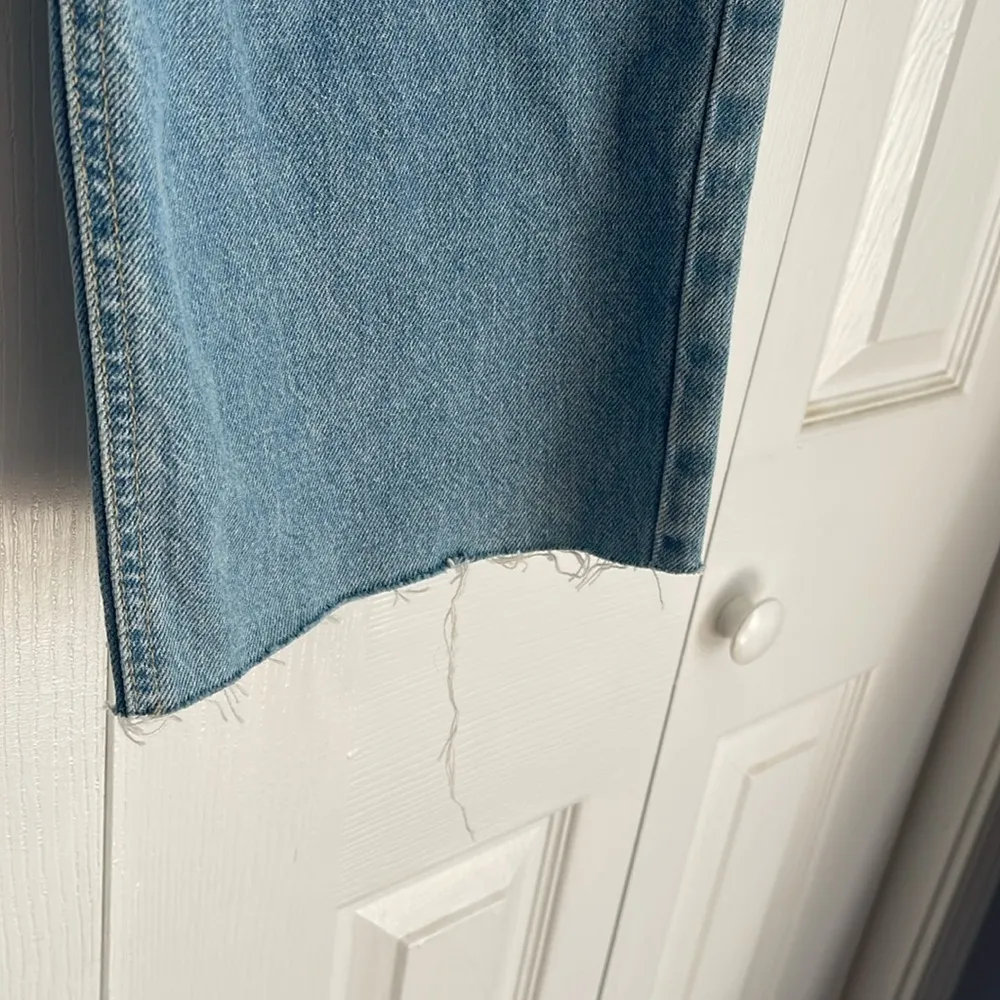 forever 21 premium Baggy Fit Mid Wash Straight leg high-rise button fly denim - Image 3