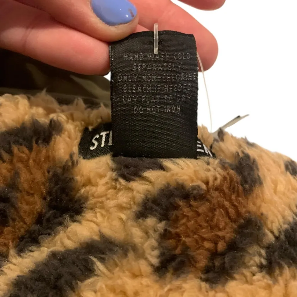 Steve Madden NWT Fleece Lined Pocket Scarf Wrap Snap Close Animal Print OS New - Image 7