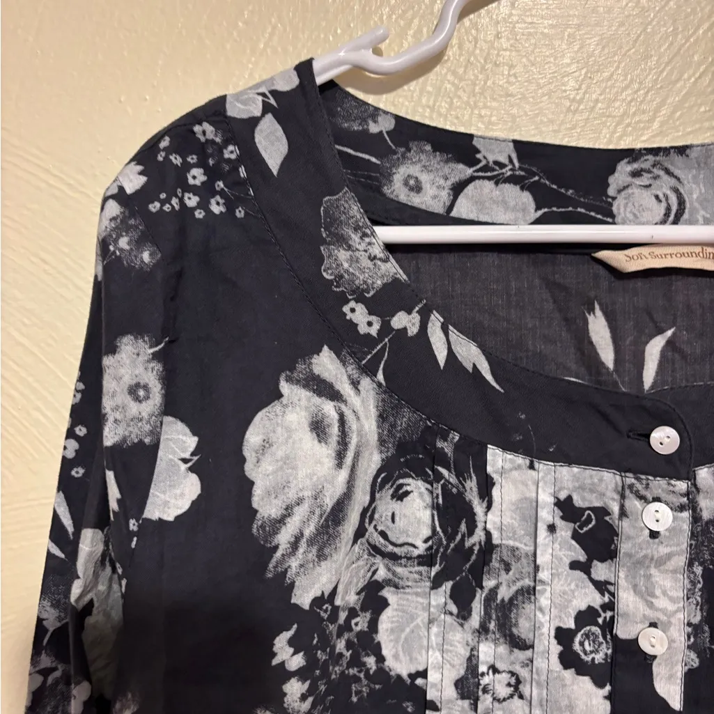 Soft Surroundings Floral Tunic Blouse Womens Large Black White Roll Tab - Image 5