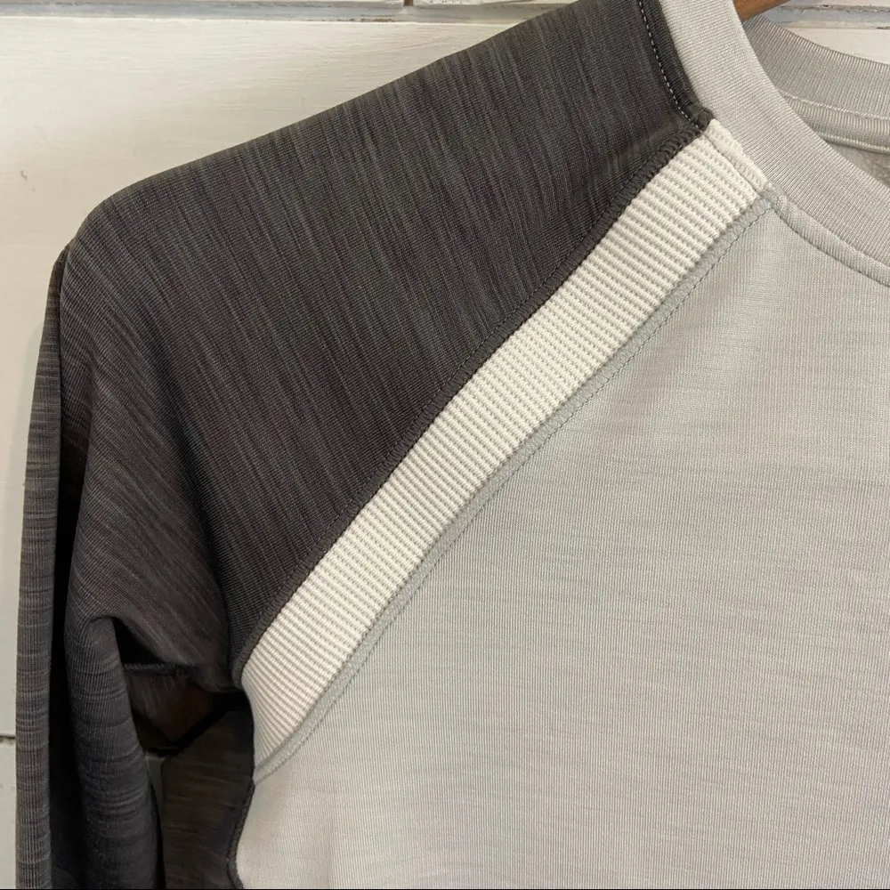 Under Armour Heat Gear Long Sleeve Base Layer. Size Small. - Image 5