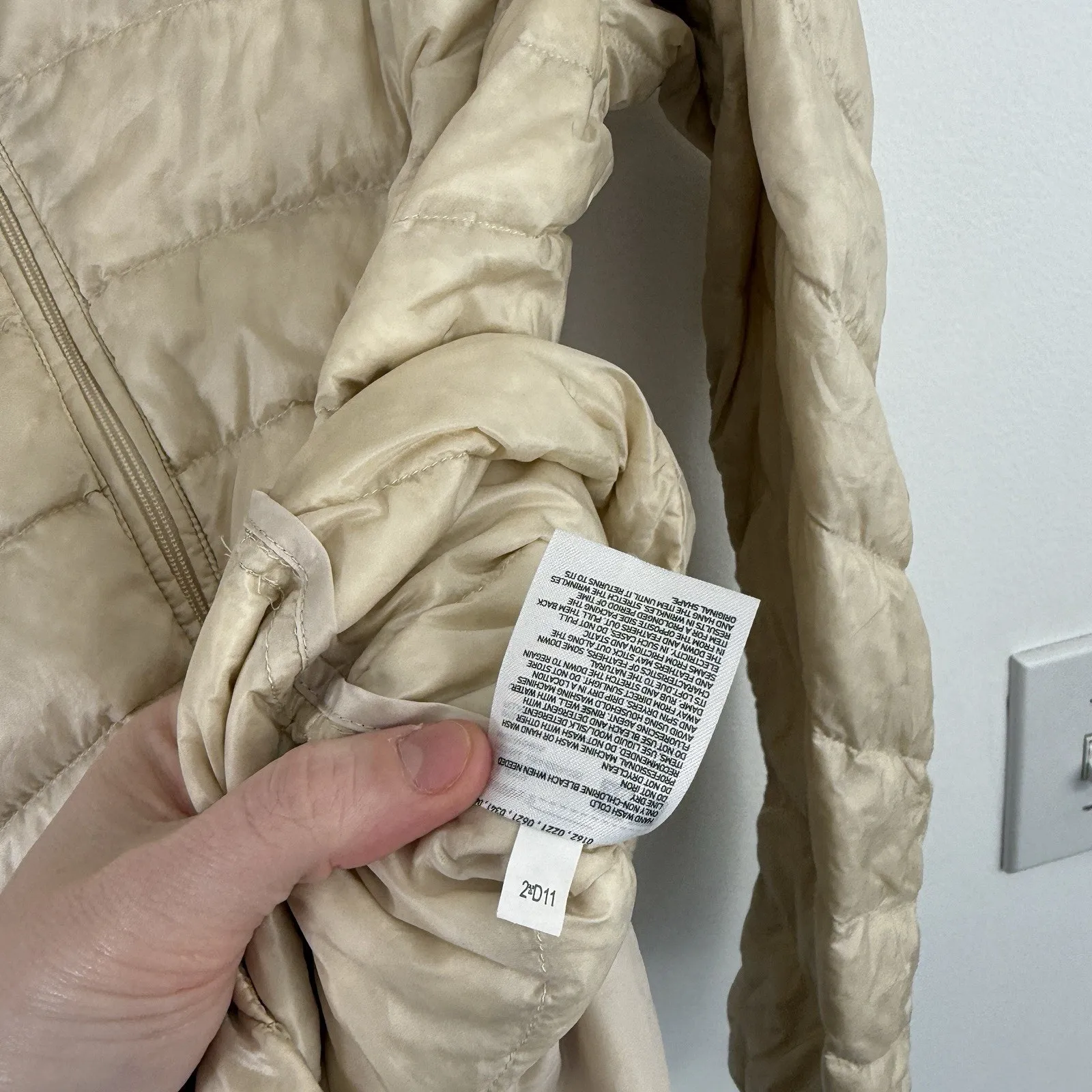 Uniqlo Cream Down Puffer Jacket Full Zip Packable Travel Lightweight Womens XS - Image 6
