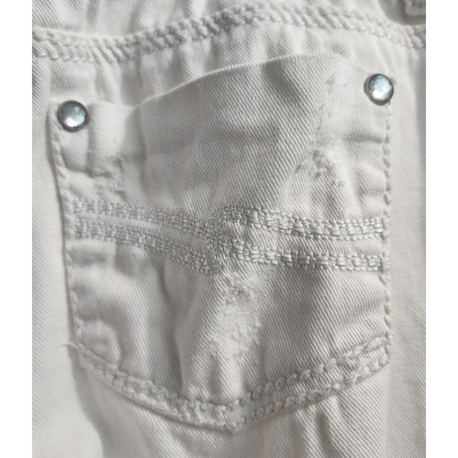 Almost Famous Women's White Distressed‎ Ripped Denim Jeans Slim Fit Size 11 - Image 5