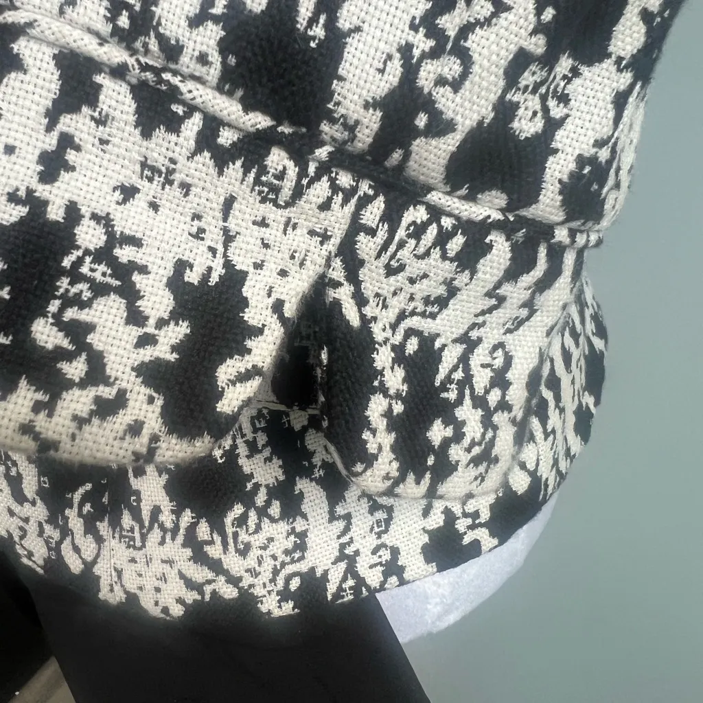 Chick‎ woman’s size small Black and White Geometric Blazer - Image 5