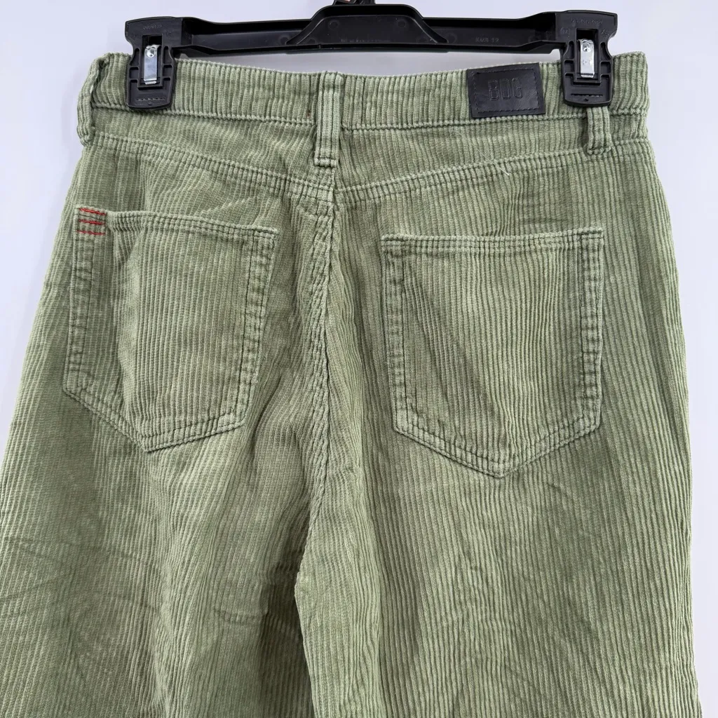 BDG Urban Outfitters Mom High-Rise Moss Green Corduroy Pants size 26 - Image 4