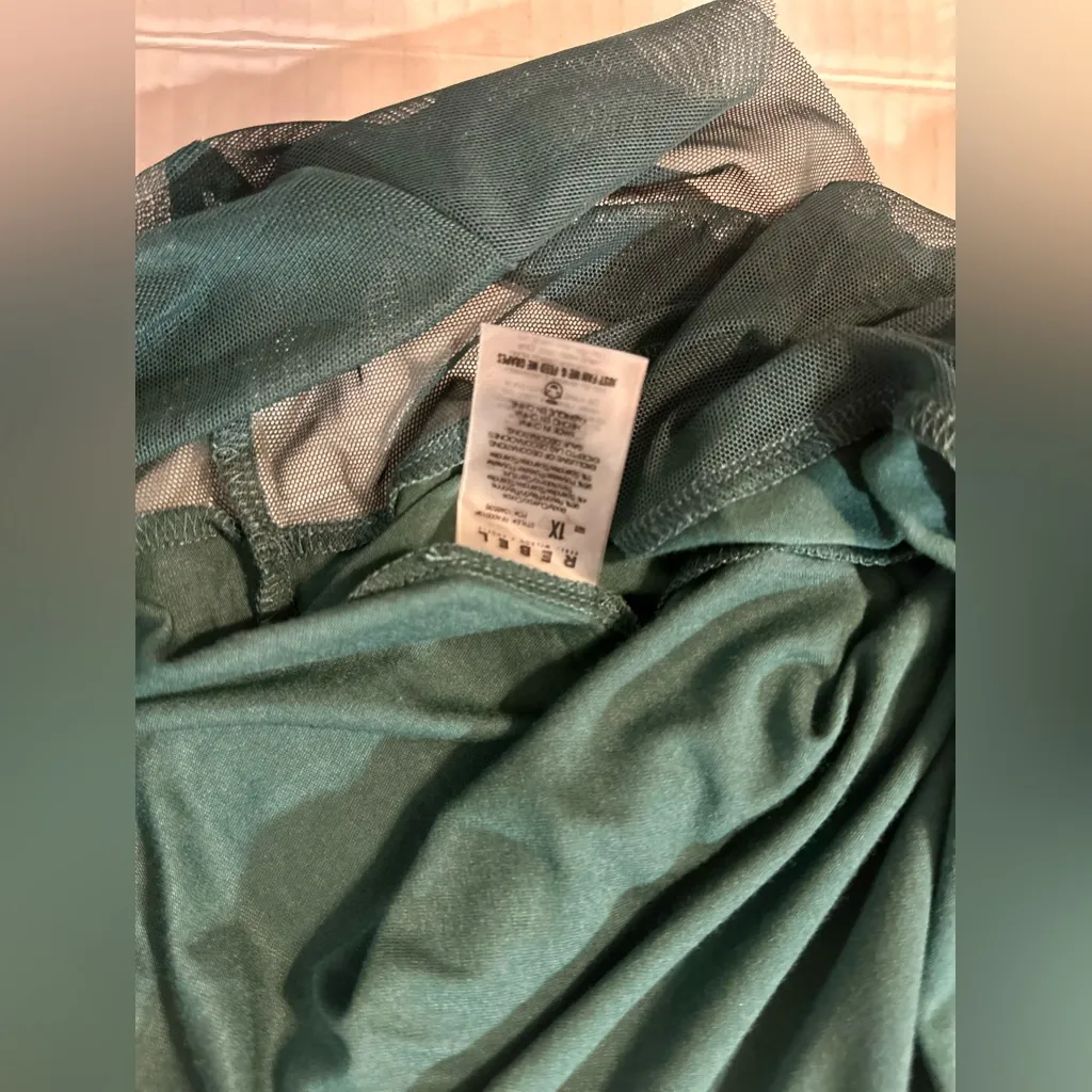 Rebel Wilson X Angels Shirt‎ Green W/ Gold Front Design Tulle Fabric On Hem 1X Size XL - Image 5