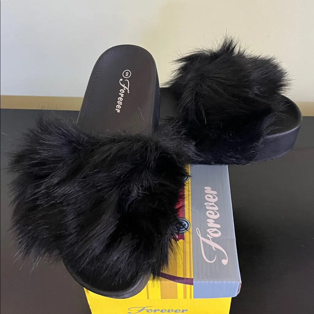 Forever Link Forever Donut Black Fuzzy Platform Slides - Image 9