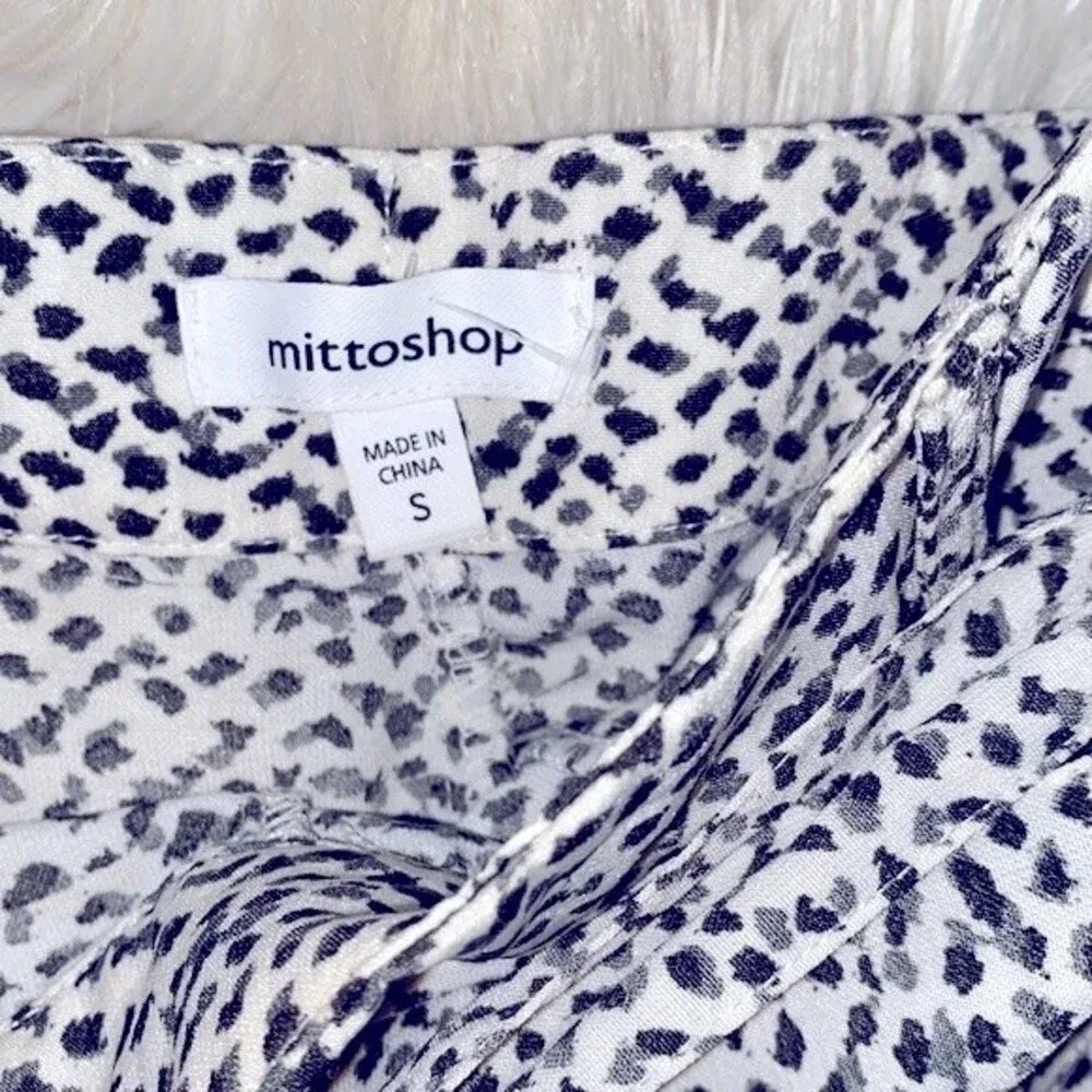Mittoshop boho shorts ruffle hem size small - Image 4