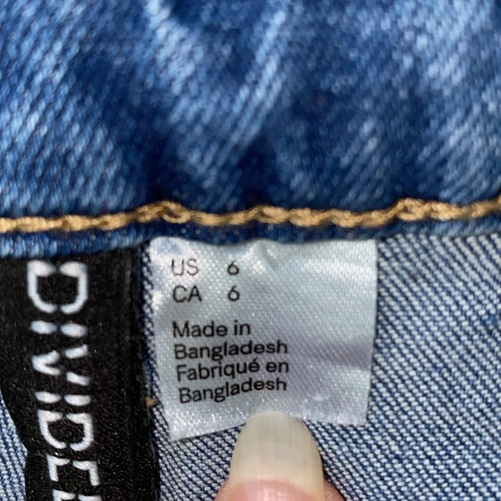 H&M DIVIDED denim high rise cutoff fringe edge shorts button zip closure size 6 - Image 7