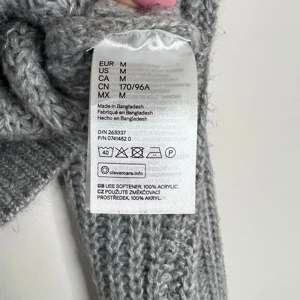 H&M Loose Knit Mockneck Cropped Long Sleeve Gray Sweater Size Medium - Image 6