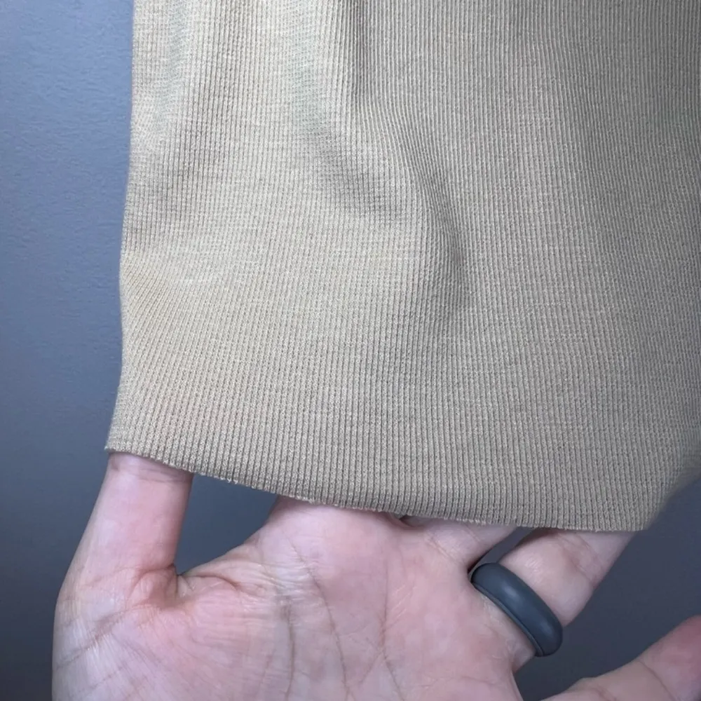 RVCA Haru Slide Graphic Tank Top Tan Ribbed Stretch Cropped NEW Women's Sz Large - Image 9