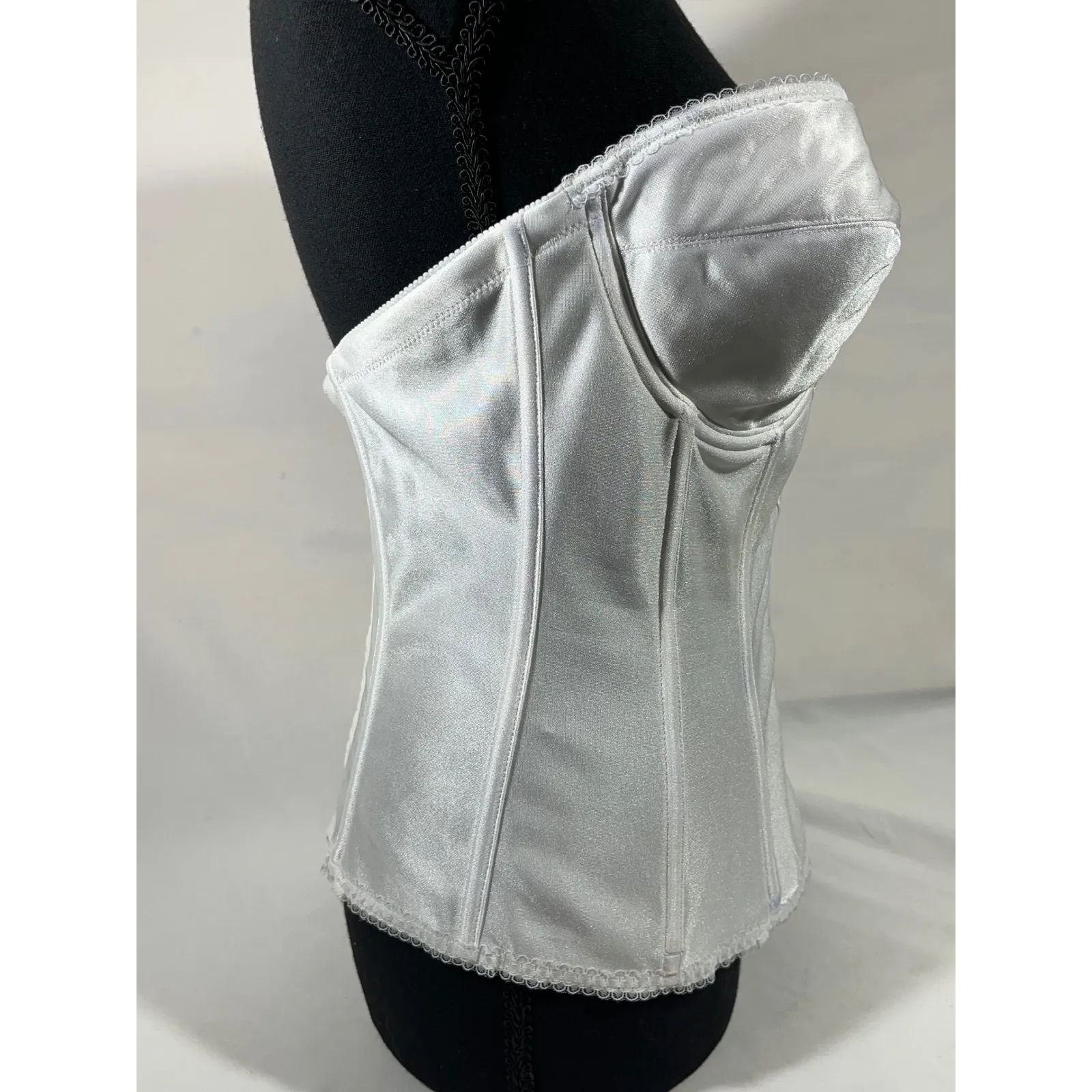 White Satin Strapless Corset Bustier Bra Lace Trim Rhinestone Flower Detail 36 D Size undefined - Image 4