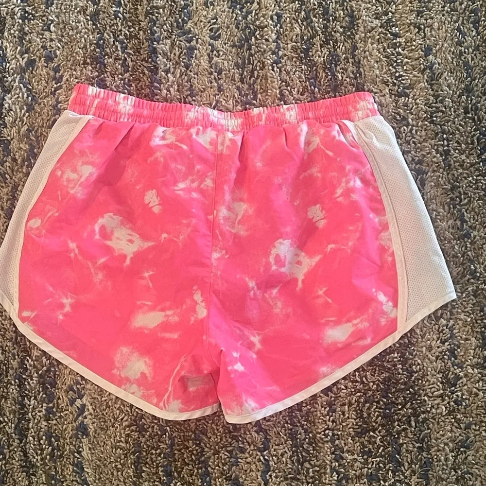 Under Armour Women's Shorts Size S - Image 2