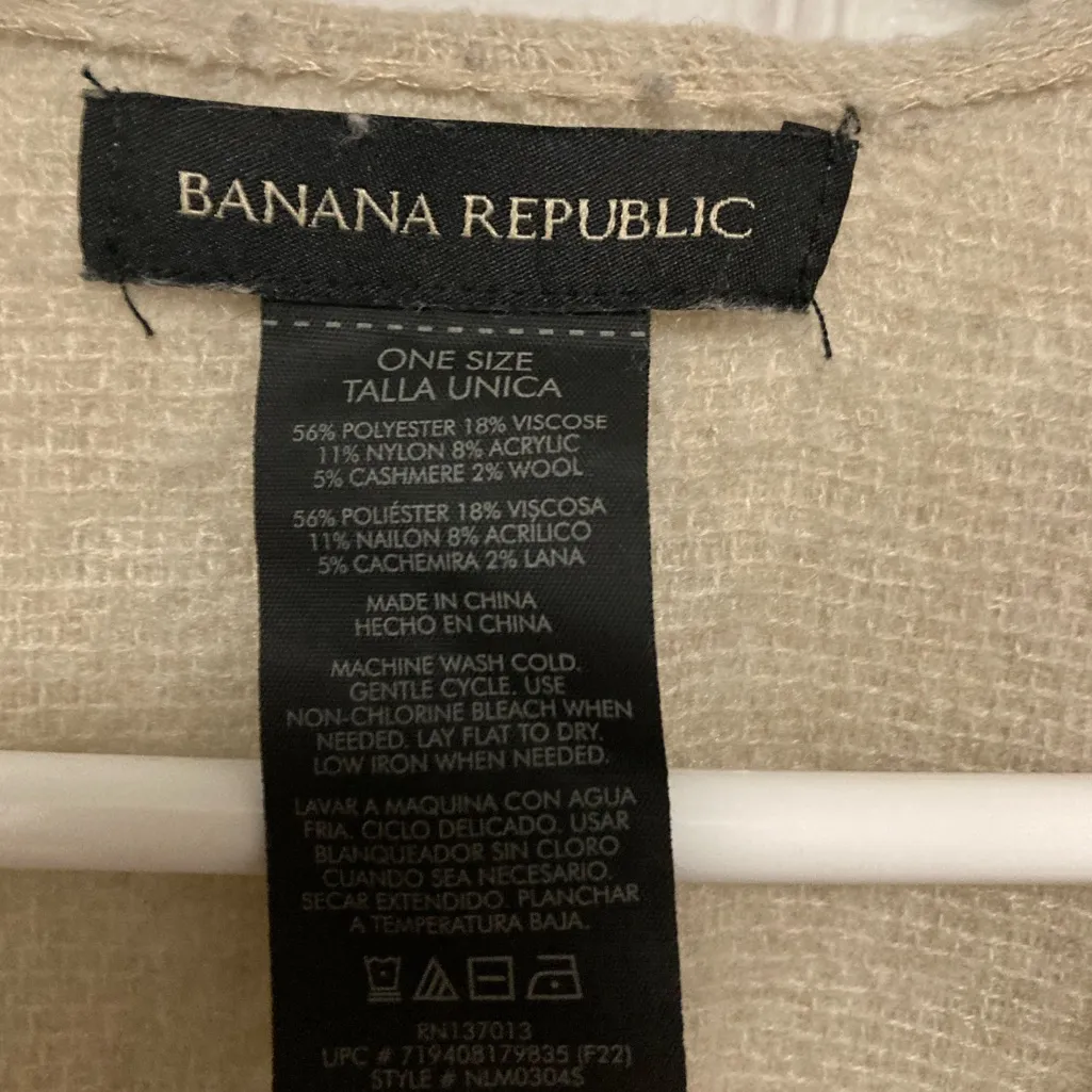 Banana Republic Beige Erin Plaid Cashmere Wool Soft Blend Fringe Wrap Poncho - Image 3