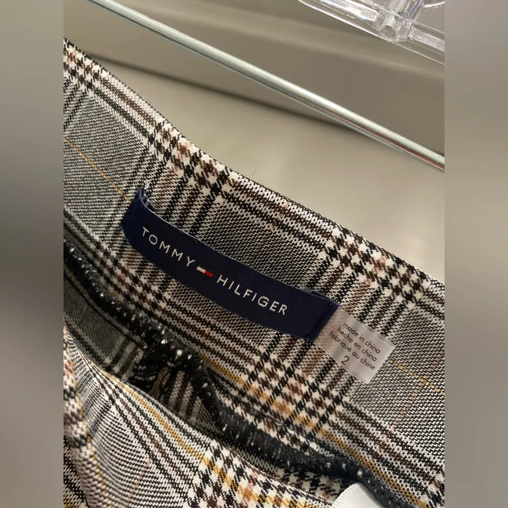 NWT  Stretch Slim Fit Tapered Leg Ankle Length Plaid Printed Pants - Image 6