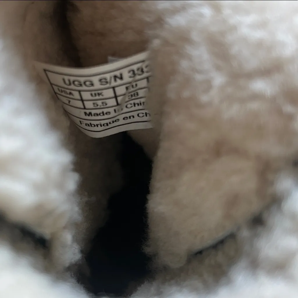 UGG Caspia 3335 Black Leather Lace Up Shearling Ankle Boots Size 7 - Image 7